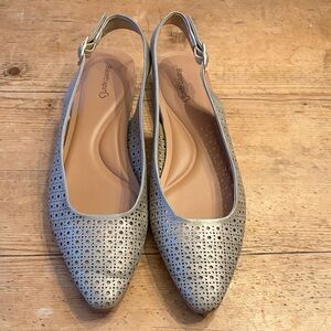 NWOT BareTraps Women's “Riva” Matte Gold Metallic Slingback Flats